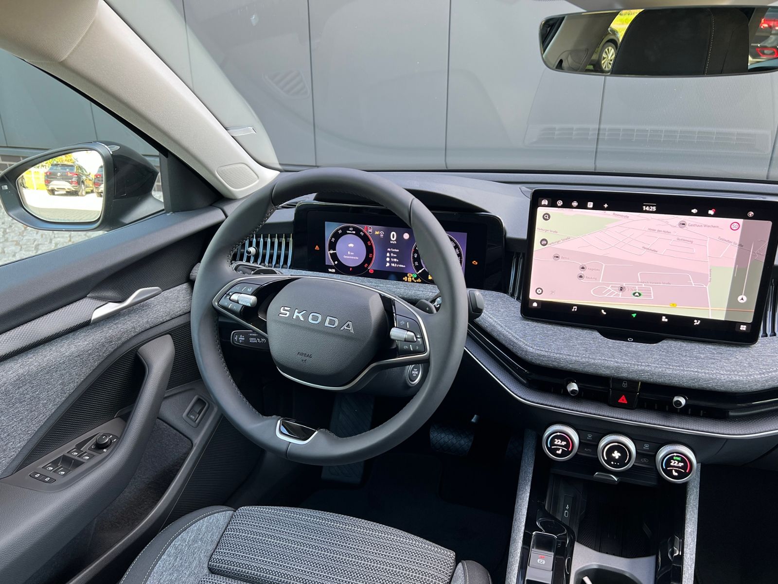 Fahrzeugabbildung SKODA Superb Combi Selection 2.0 TDI DSG *AHK, Navi, K