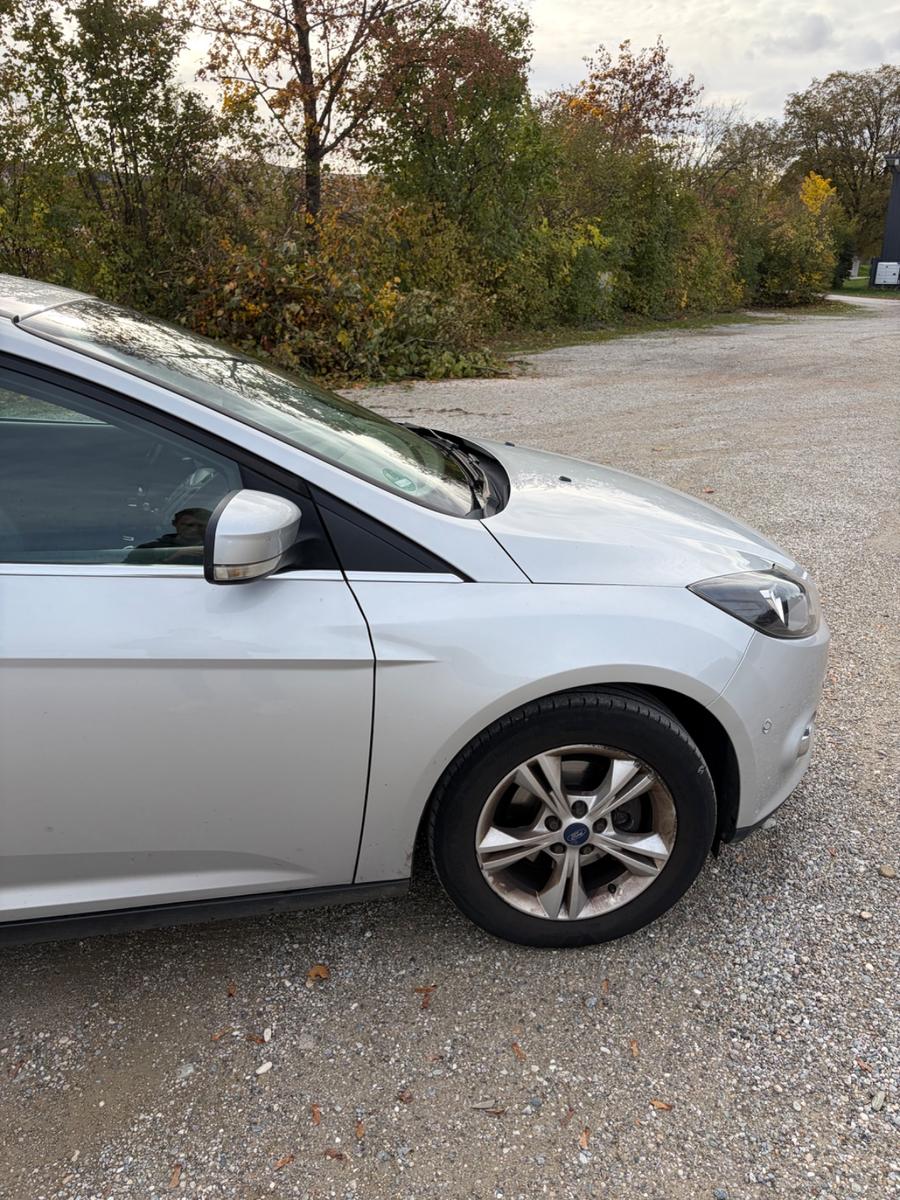 Ford Focus 2012 — engine 999 cm³, 101 HP (74kW)