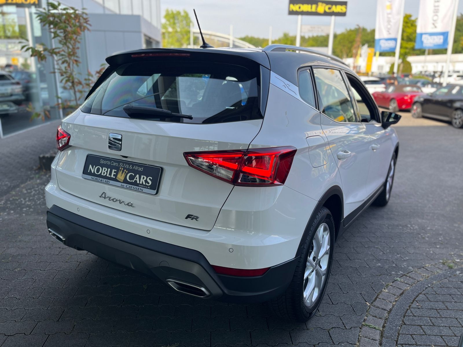 Fahrzeugabbildung SEAT ARONA  1.5 TSI DSG FR ACC LED NAV RFK SHZ 17"