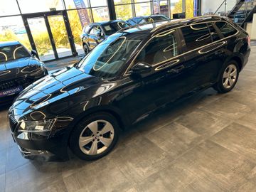 Skoda Superb Combi Style 4x4 *SZHZ*PDC*AHK*NAVI*KLIMA*