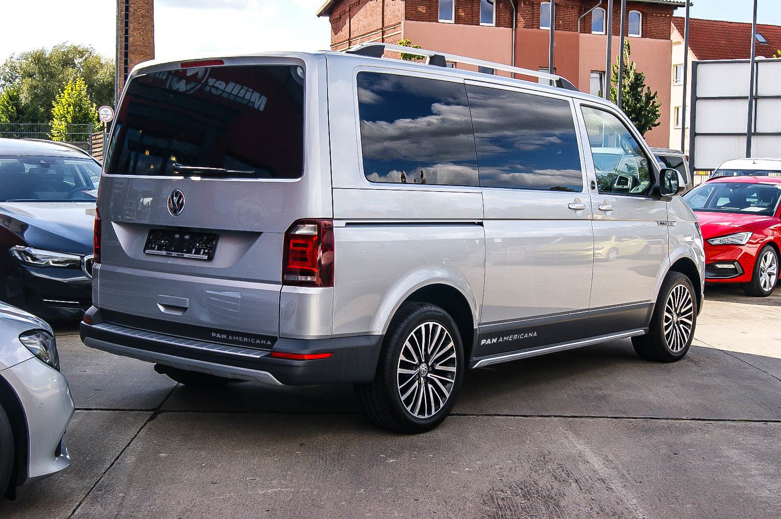 Fahrzeugabbildung Volkswagen T6 Multivan PanAmericana 20TDI 7-SITZE LED STHZG