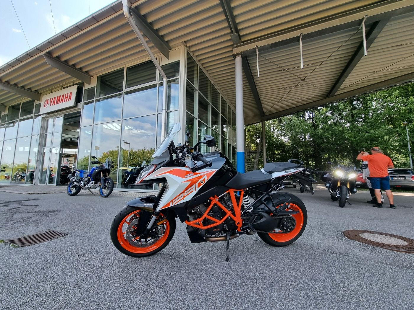 Fahrzeugabbildung KTM 1290 Super Duke GT 2021