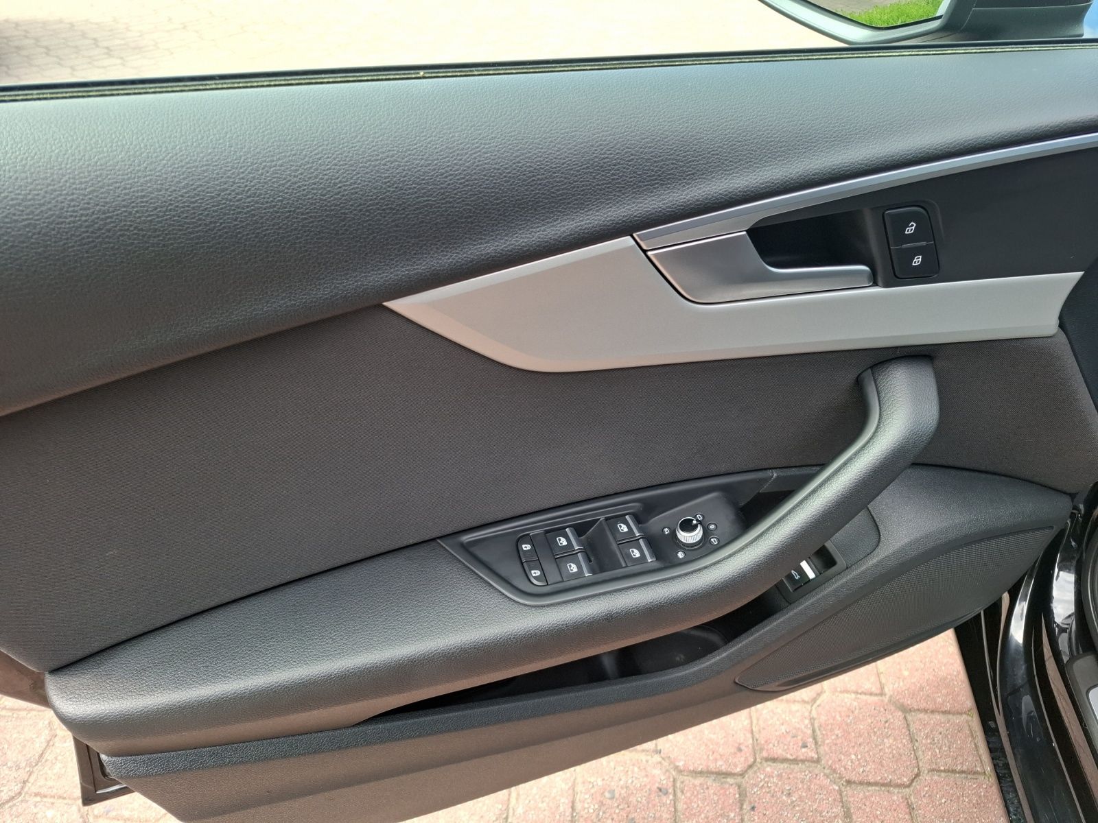 Fahrzeugabbildung Audi A4 Avant 35 TFSI S-tronic Navi GRA PDC SH LM