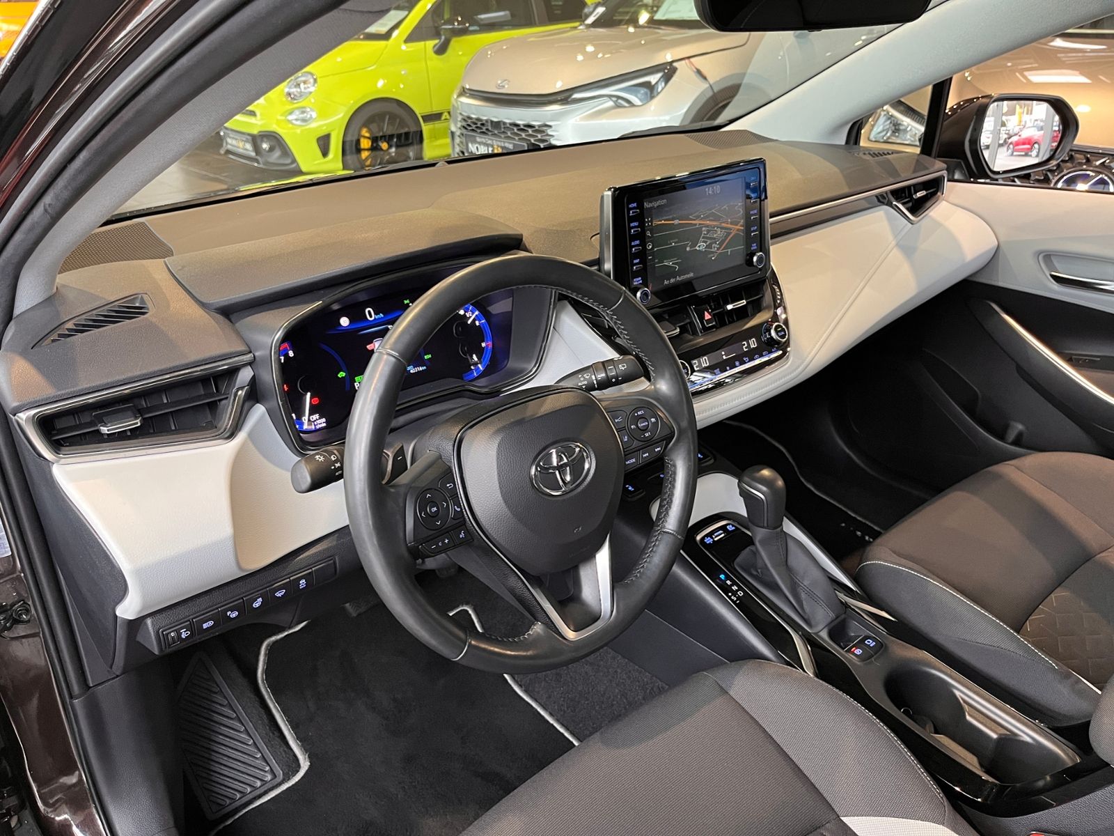 Fahrzeugabbildung Toyota Corolla Hybrid Club LED NAV DAB PDC ALU