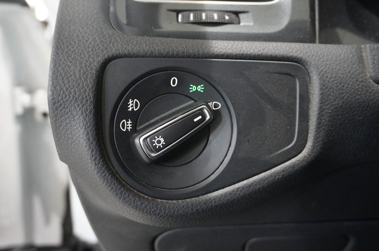 Fahrzeugabbildung Volkswagen Golf VII Variant 1.6 TDI NAVI/LED/SH/ACC/PDC/AHK
