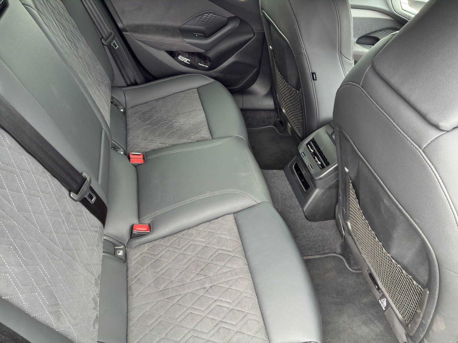 Fahrzeugabbildung Audi A5 Avant e-hybrid quattro TFSI 360,AHK,HUD,LED