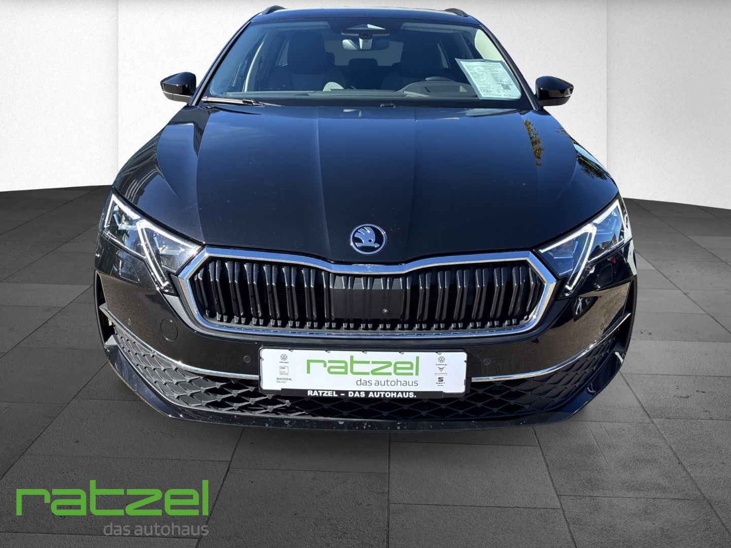 Fahrzeugabbildung SKODA Octavia Combi Selection 2.0 TDI HUD Navi Digital