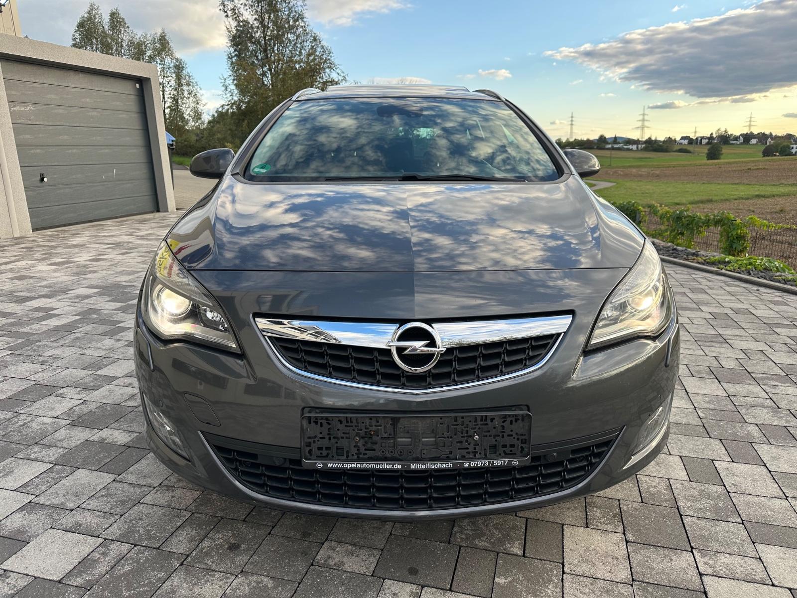 Opel Astra 2011 — photo 8