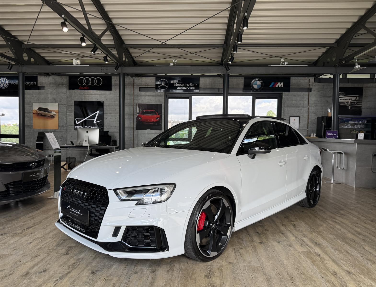 Audi RS3 2.5 TFSI quattro LIM.*SCHALE*PANO*ACC*B&O*