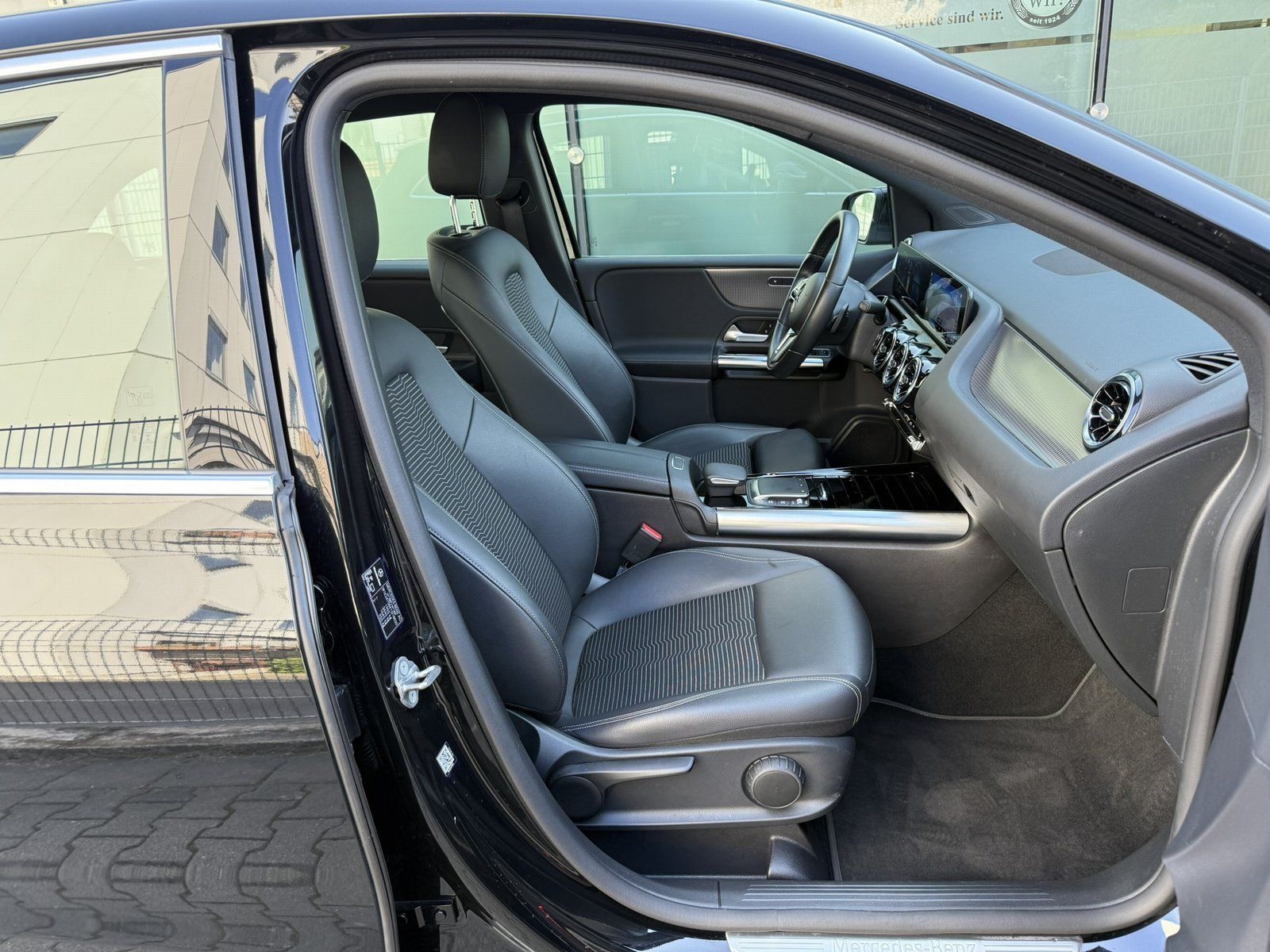 Fahrzeugabbildung Mercedes-Benz B 180 Progressive*AUTOMATIK*NAVI*PDC*SPURHALTE*