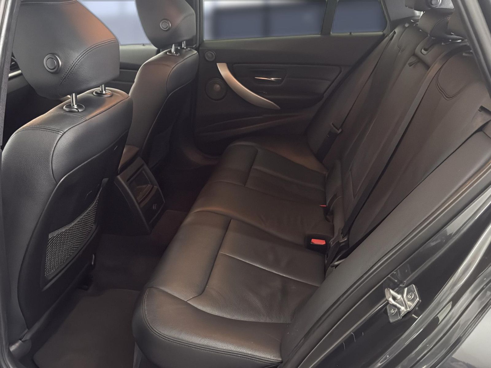 Fahrzeugabbildung BMW 320i Touring / AHK