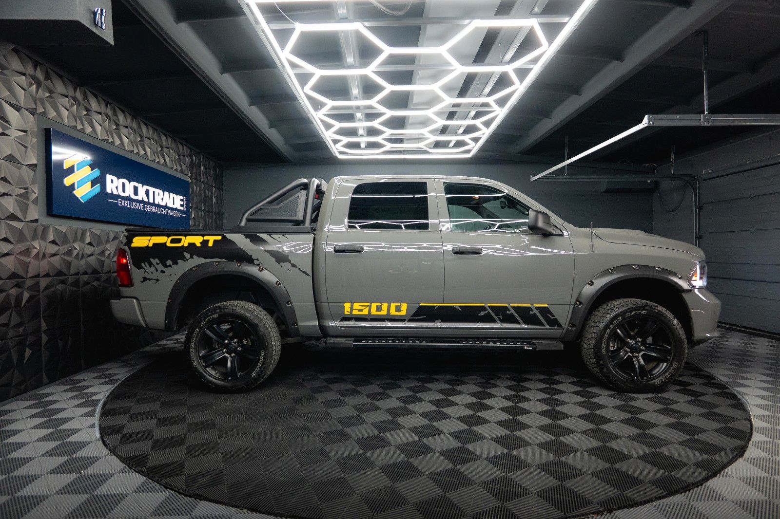 Fahrzeugabbildung Dodge RAM 5.7 V8 HEMI 4x4 OFFROAD Night-Paket *LED*AHK