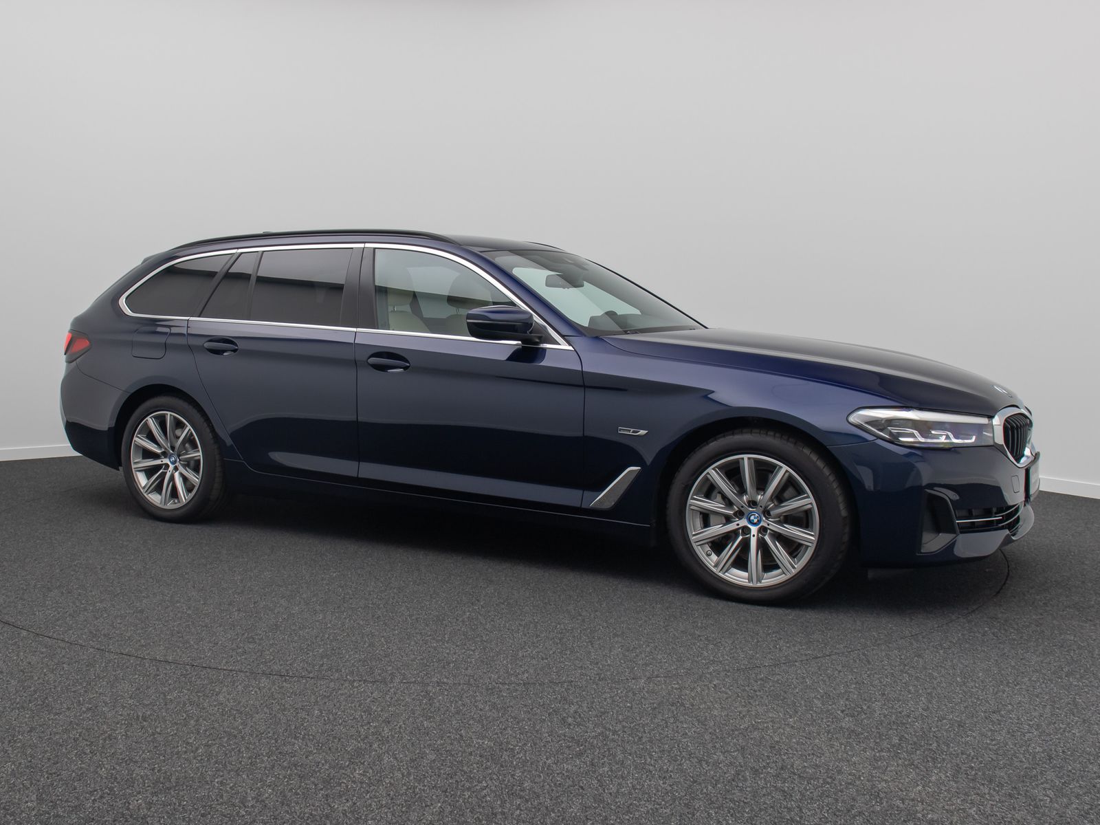 Fahrzeugabbildung BMW 520e Alarm AHK DAB HiFi Individual Leder 18Zoll