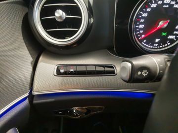 Mercedes-Benz E 220d T Avantgarde AHK NAVI LED KLIMA KAM SHZ