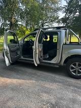 Nissan Navara Automatik  - silberne Nissan Navara