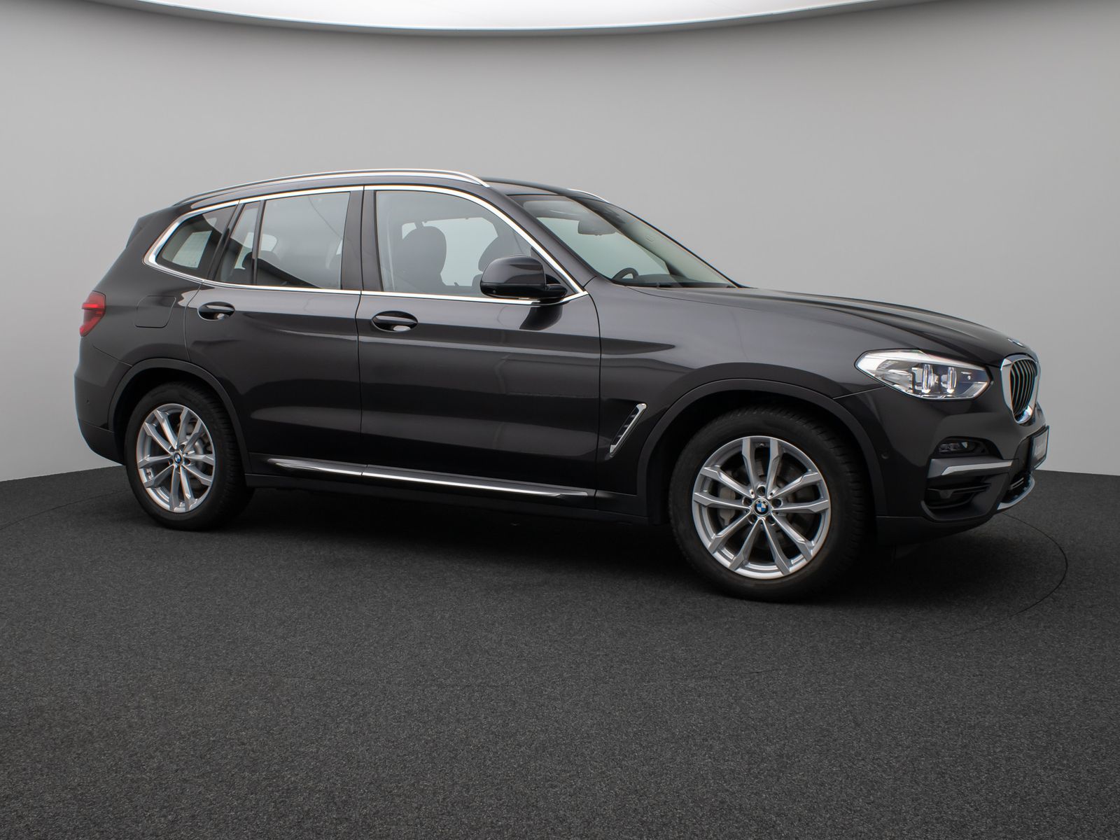 Fahrzeugabbildung BMW X3 xD30d LuxuryLine 360°HUD DAB HiFi AHK Komfort