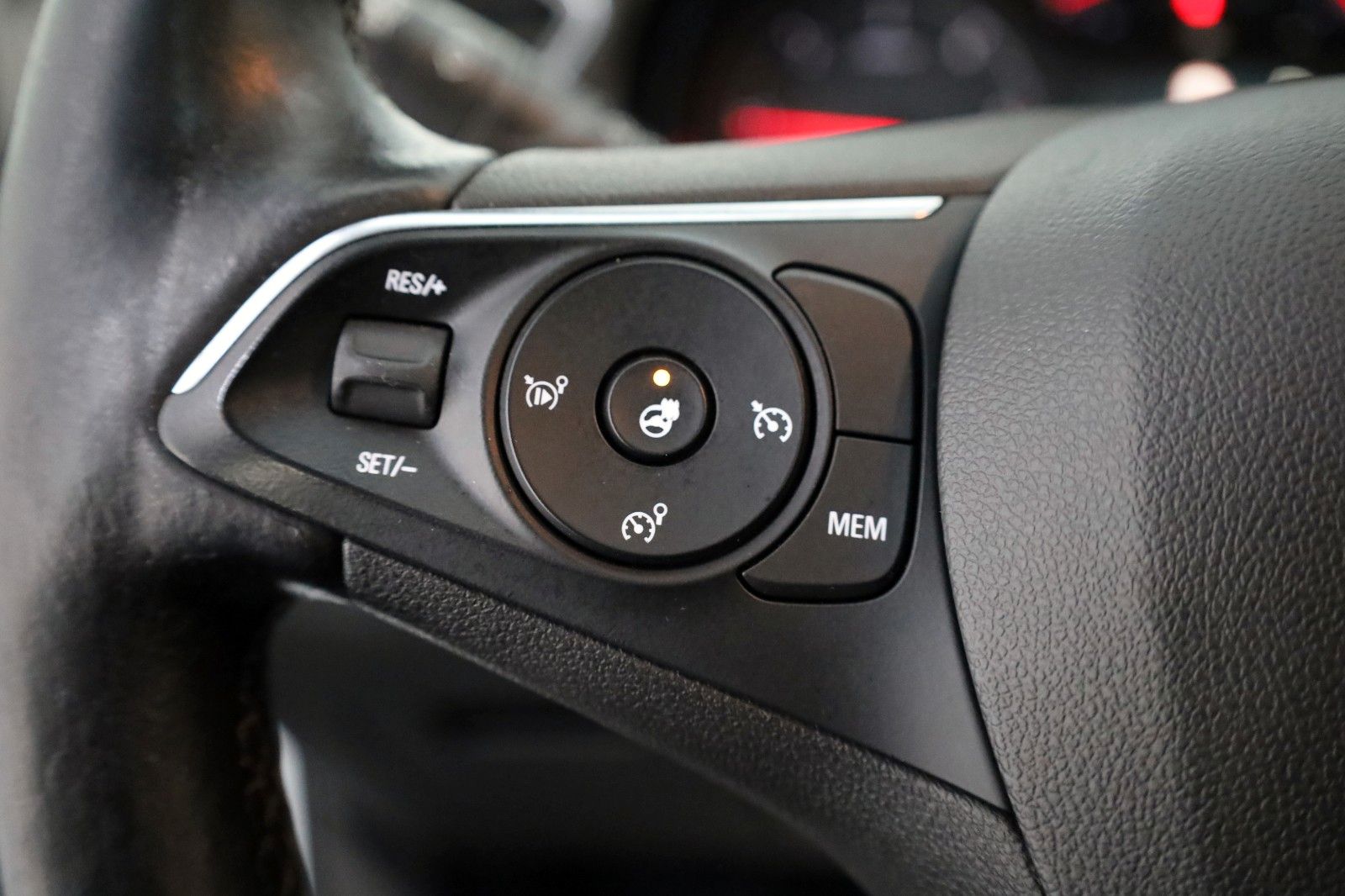 Fahrzeugabbildung Opel Grandland(X) TLeder,Navi,LED,Panorama,Kamera,AHK