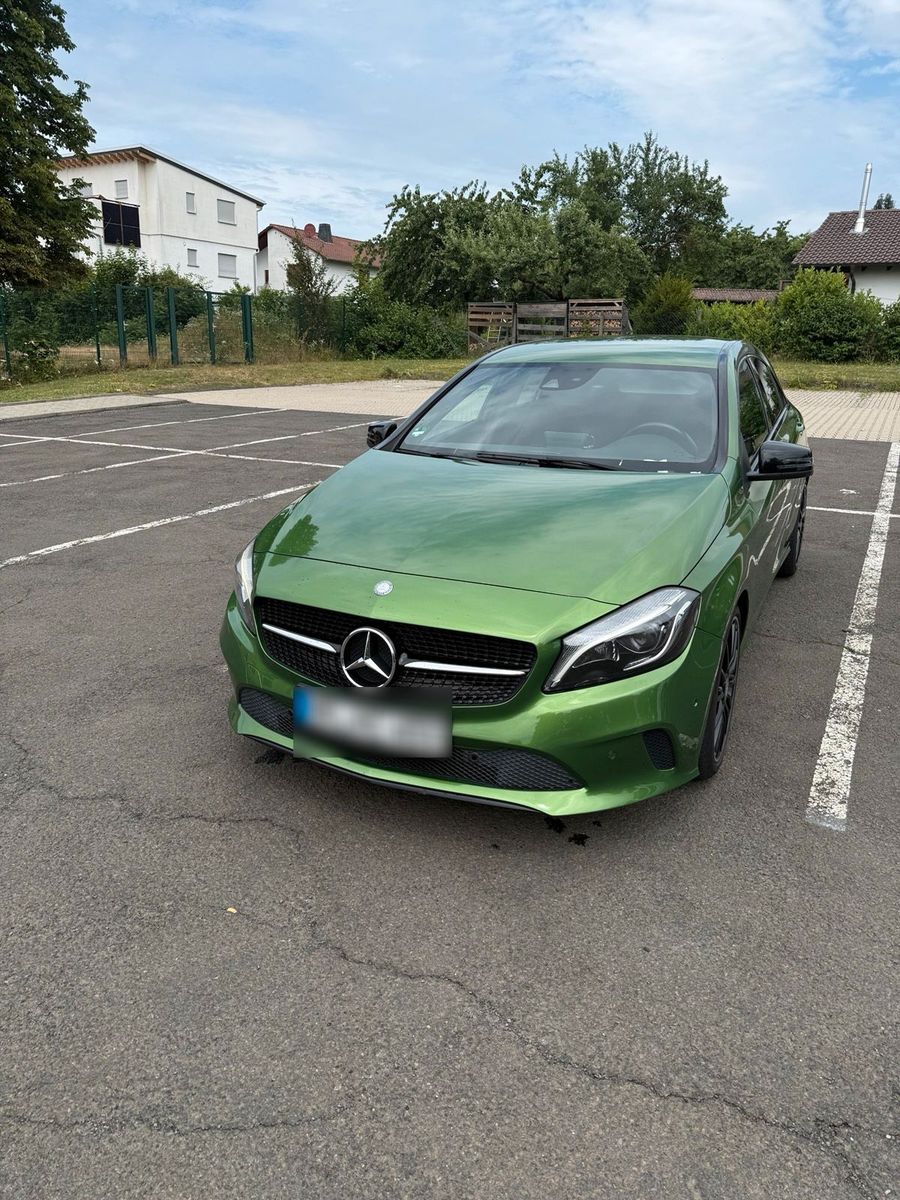 MERCEDES-BENZ Mercedes-Benz A220 urban vier Matic 7G-DTC...