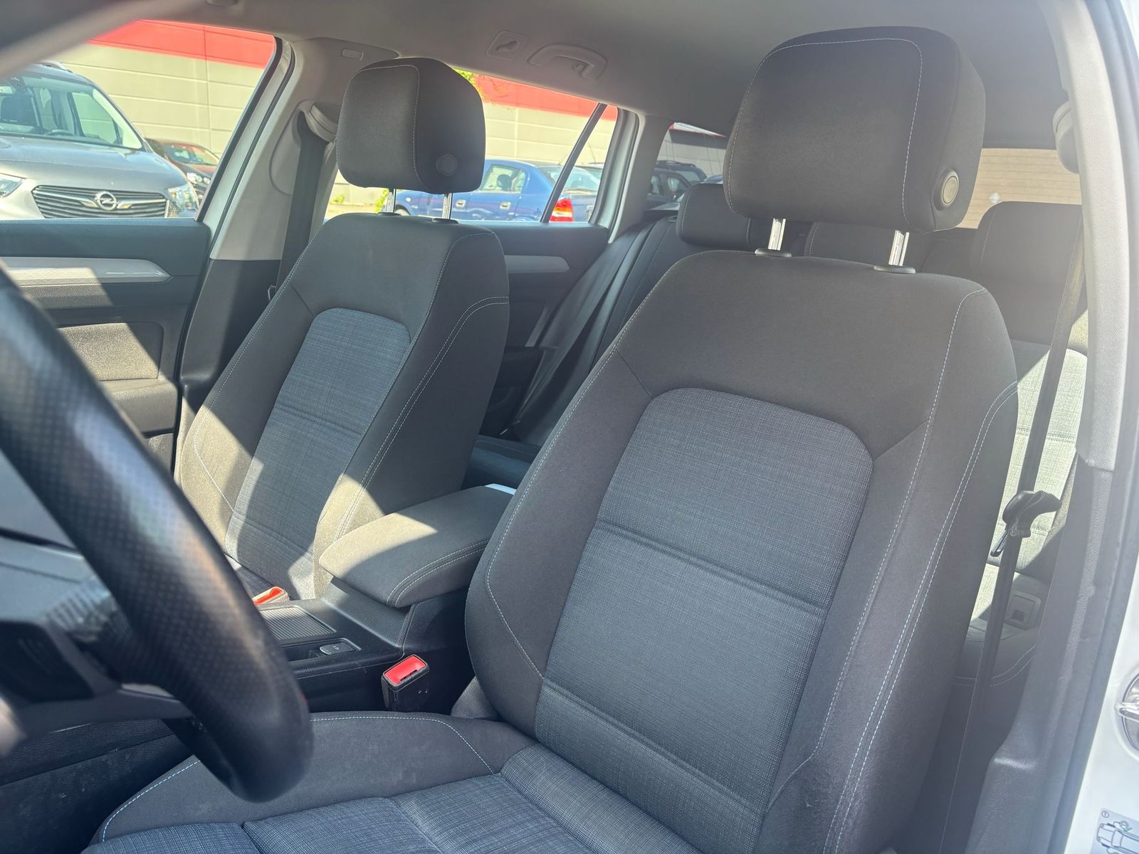 Fahrzeugabbildung Volkswagen Passat Var. 1.4 GTE-NAV-LED-KAMERA-ACC-APPS-SHZ-