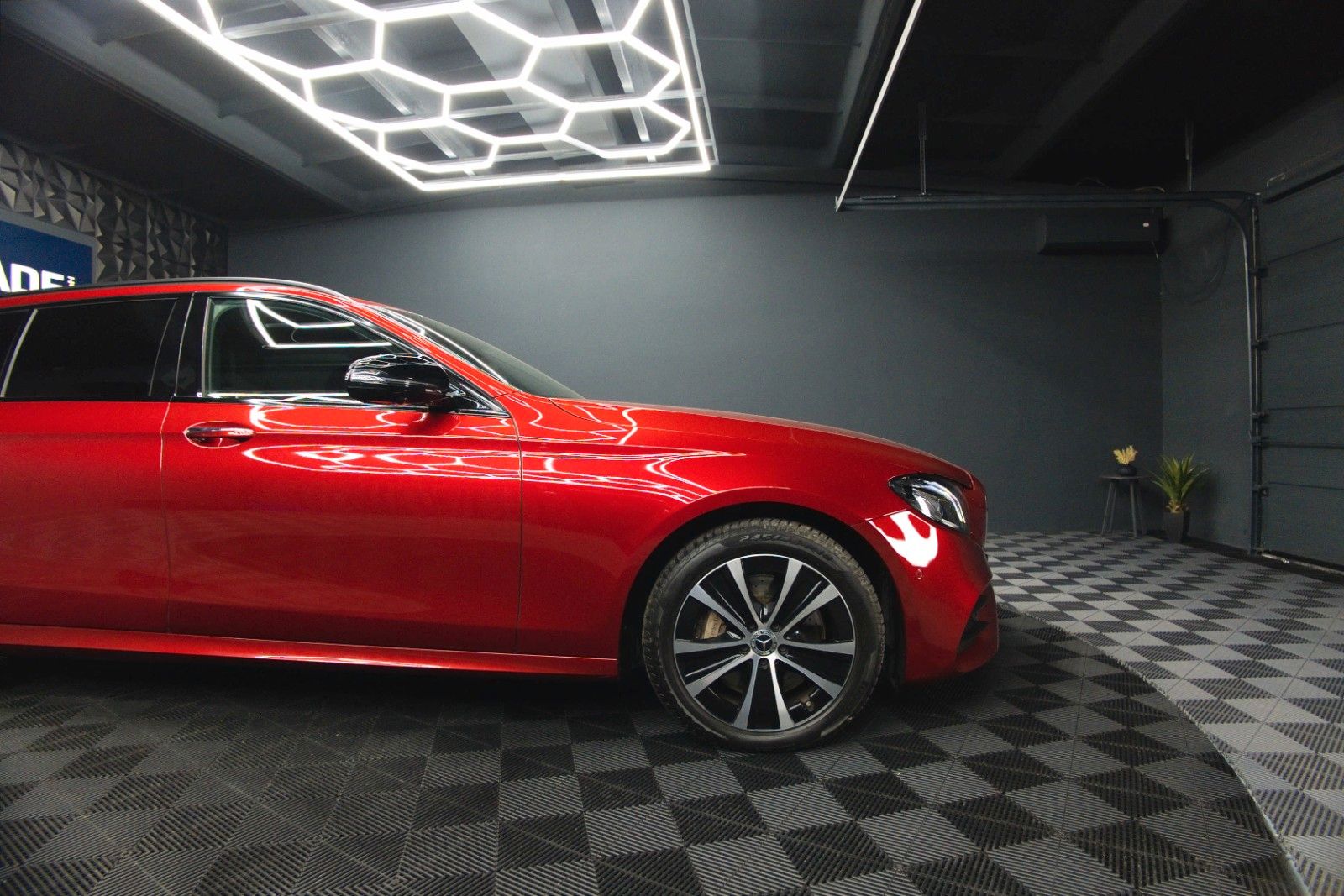 Fahrzeugabbildung Mercedes-Benz E 400d T 4Matic AMG Night-Paket ACC Widescreen