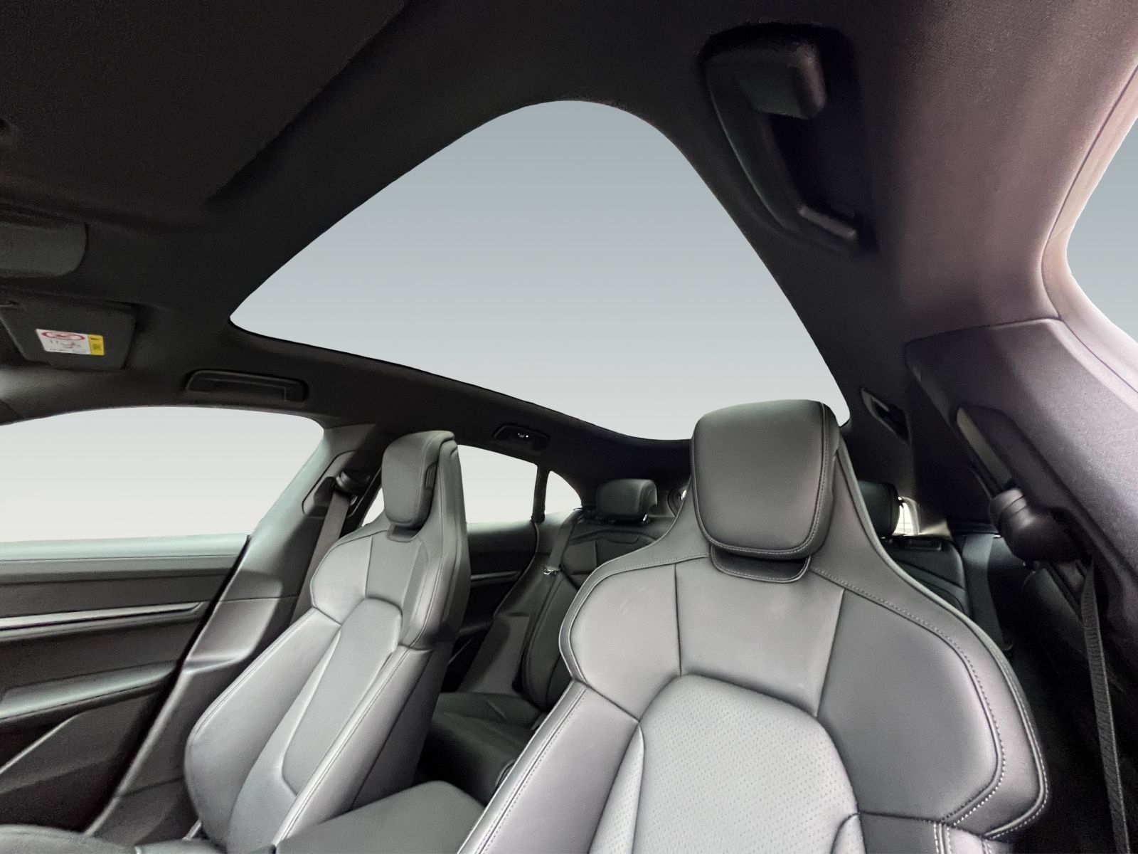 Porsche Taycan - Bild 12