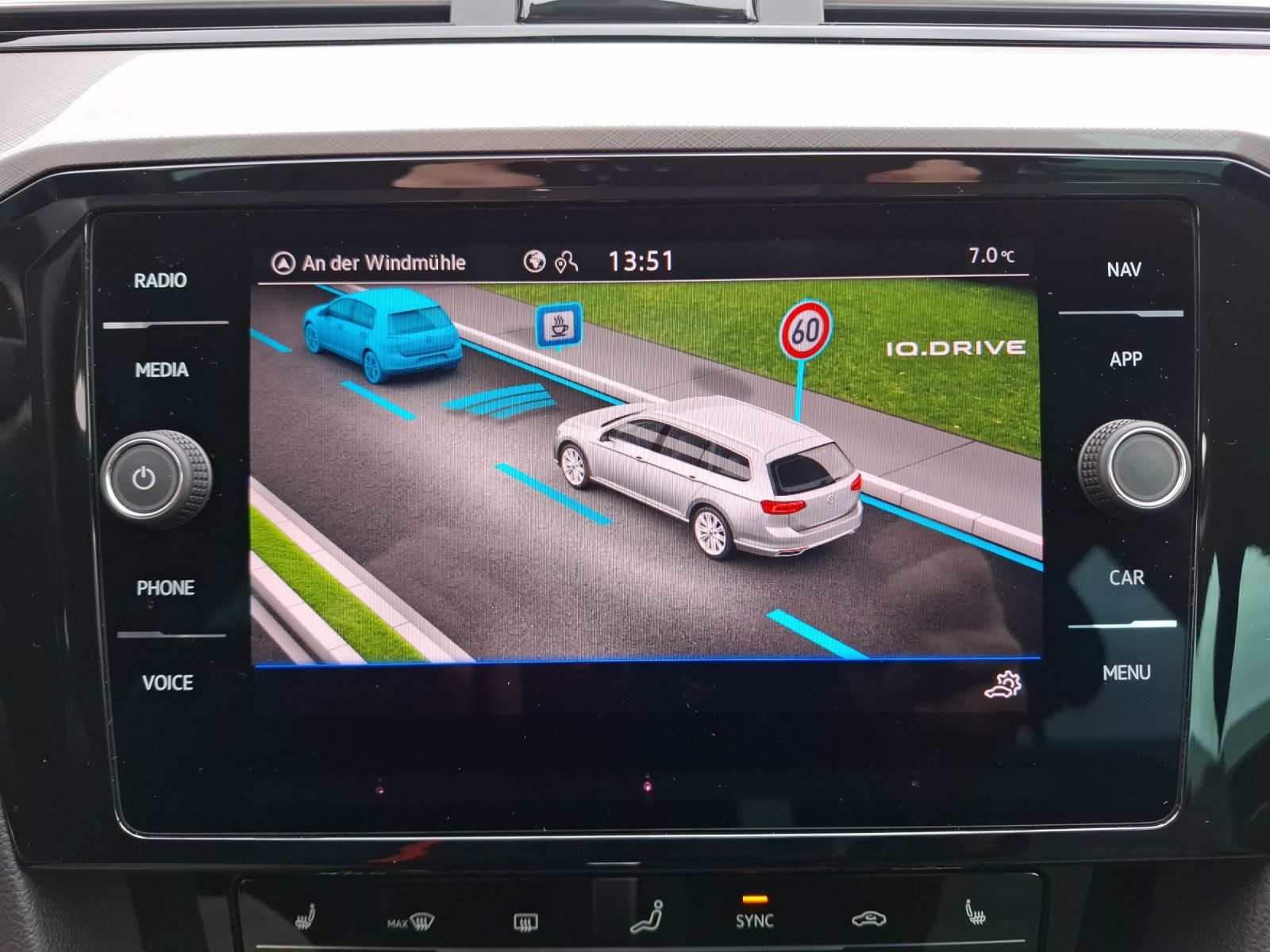 Fahrzeugabbildung Volkswagen Passat Variant TDI Business DSG LED Navi ACC RFK