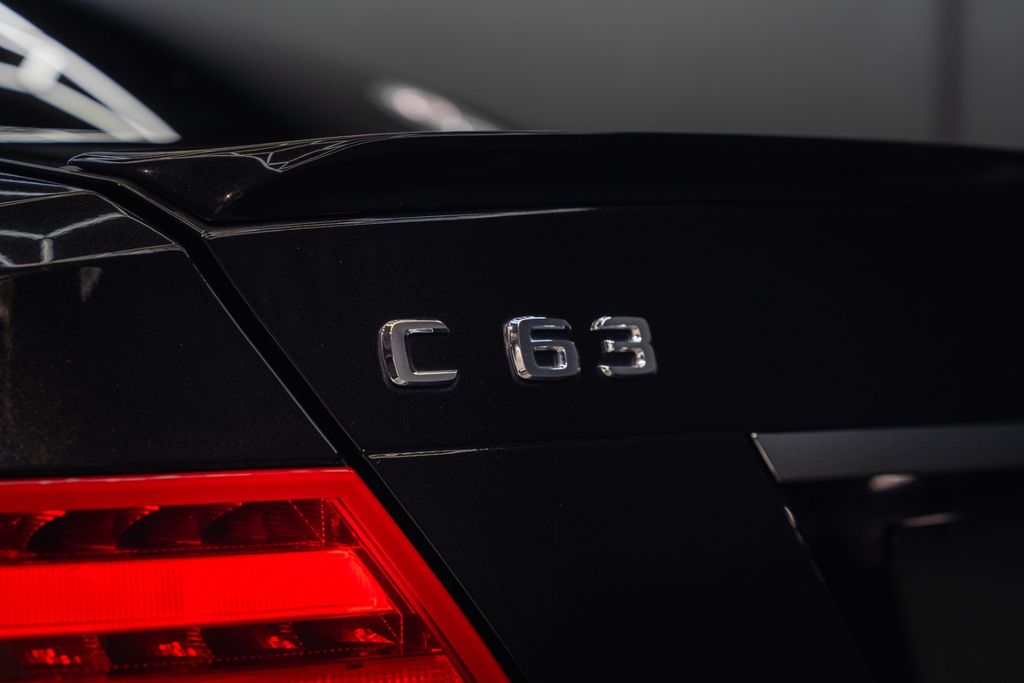 MERCEDES-BENZ C 63 AMG Coupe*H&K*PANO*LEDER*LED*MEMORY*DISTRON MERCEDES-BENZ C 63 AMG Coupe*H&K*PANO*LEDER*LED*MEMORY*DISTRON