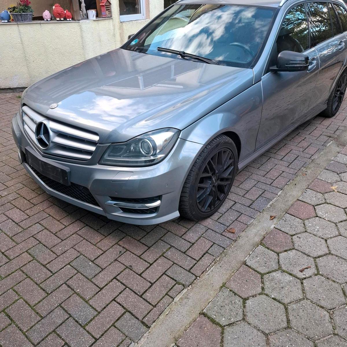 Mercedes-Benz C220 2011 — rear view