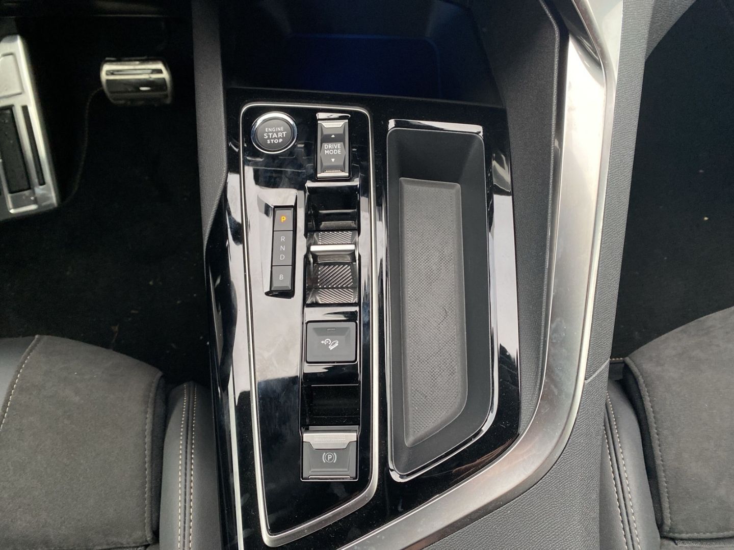 Fahrzeugabbildung Peugeot 3008 Hybrid4 300 GT 1.6 Plug-In EU6d