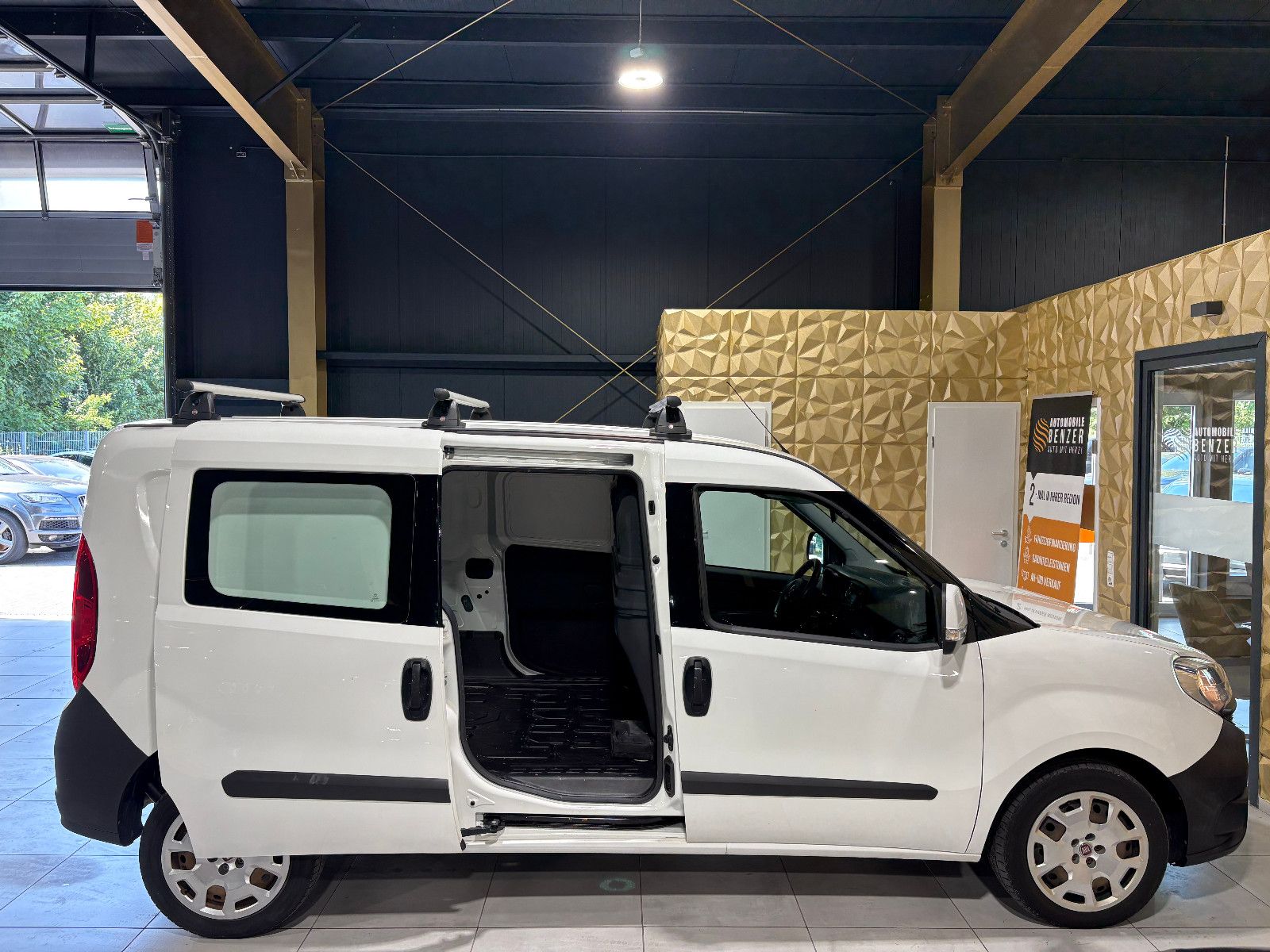 Fahrzeugabbildung Fiat Doblo Doblò SX Maxi Kasten/3-SITZ/PDC/BLUETOOTH/