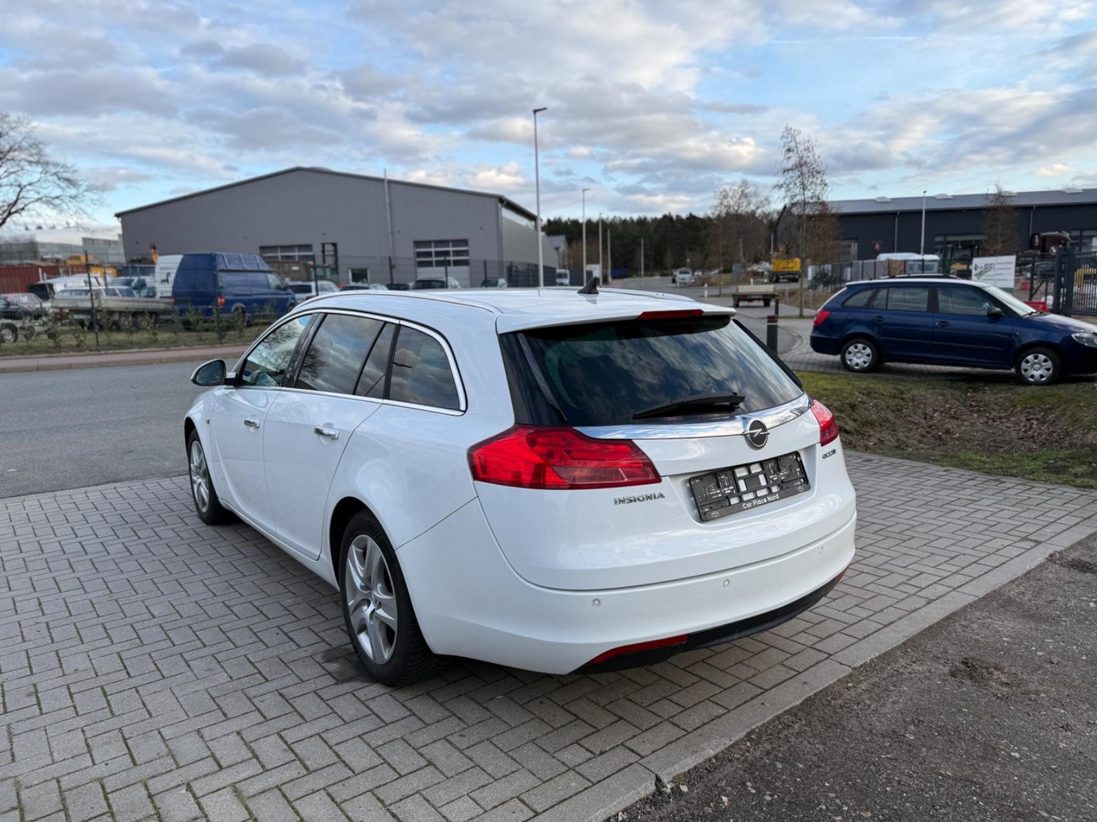 Opel Insignia 2011 — engine 1.956 cm³, 160 HP (118kW)