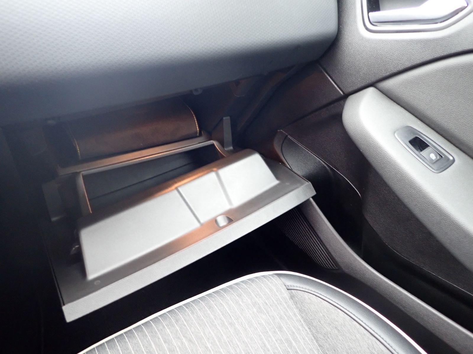 Fahrzeugabbildung Renault Clio Intens E-Tech 140