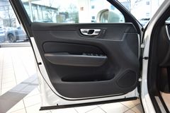 VOLVO XC60 D5 AWD~R Design~Leder~Business~I-safe~21"