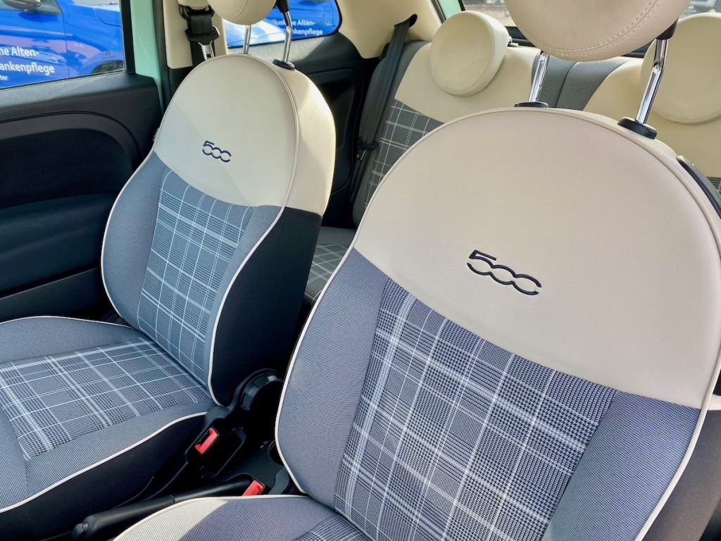 Fahrzeugabbildung Fiat 500 1.2 Dualogic Lounge HAGEL KLIMA CARPLAY PDC