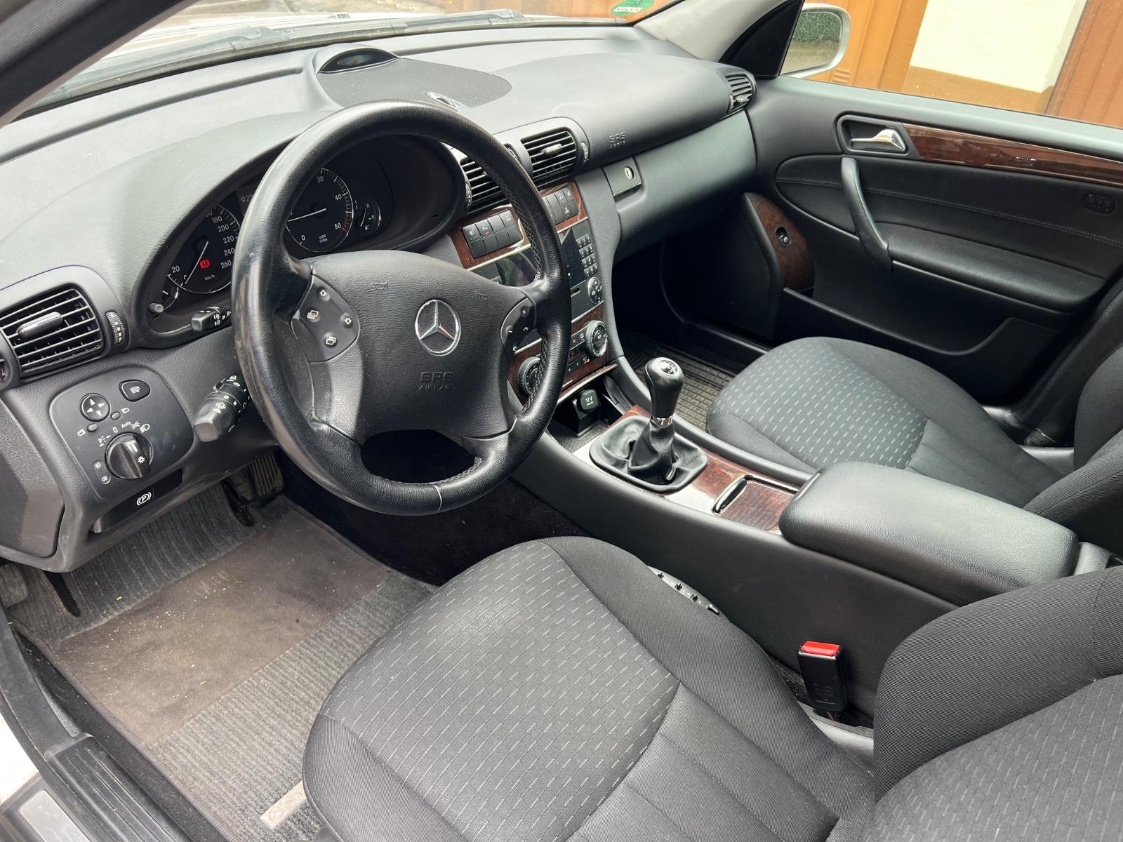 Mercedes-Benz C220 2004 — photo 7
