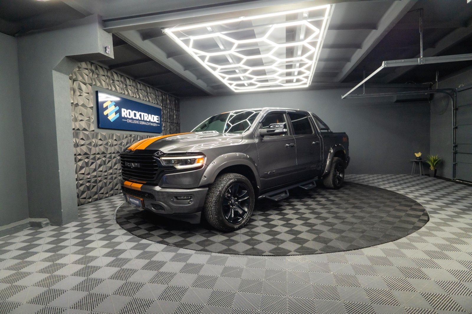 Fahrzeugabbildung Dodge RAM 5.7 V8 HEMI 4x4 OFFROAD Night Limited 19%