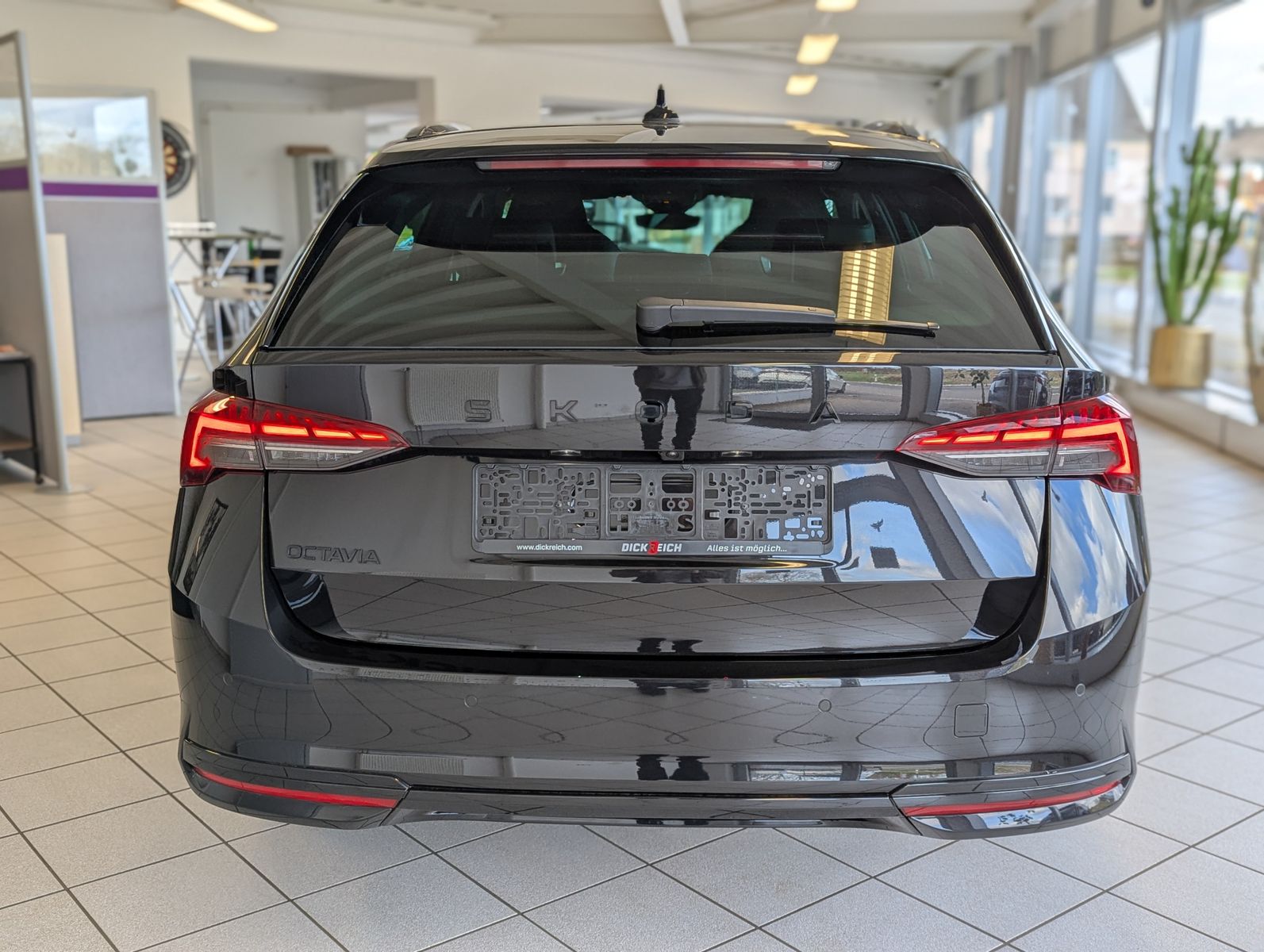 SKODA Octavia 2.0 TDI DSG Sportline Matix Assist+ 18" - Image 6