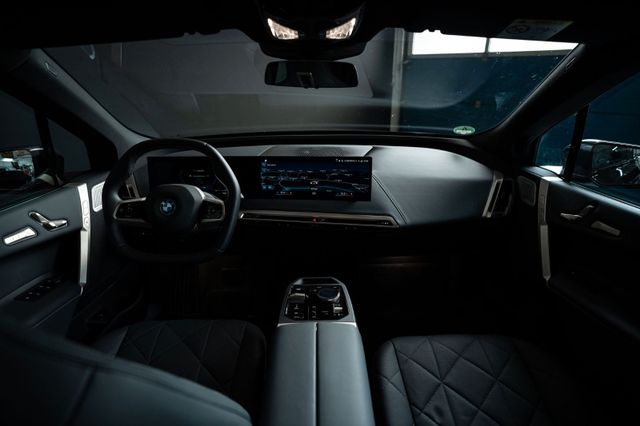 Fahrzeugabbildung BMW iX M60 M-Bremse Laser-Licht Surround Sound AHK