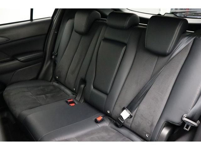 Fahrzeugabbildung Mitsubishi Eclipse Cross 2.4 Plus Select Black Hybrid 4WD