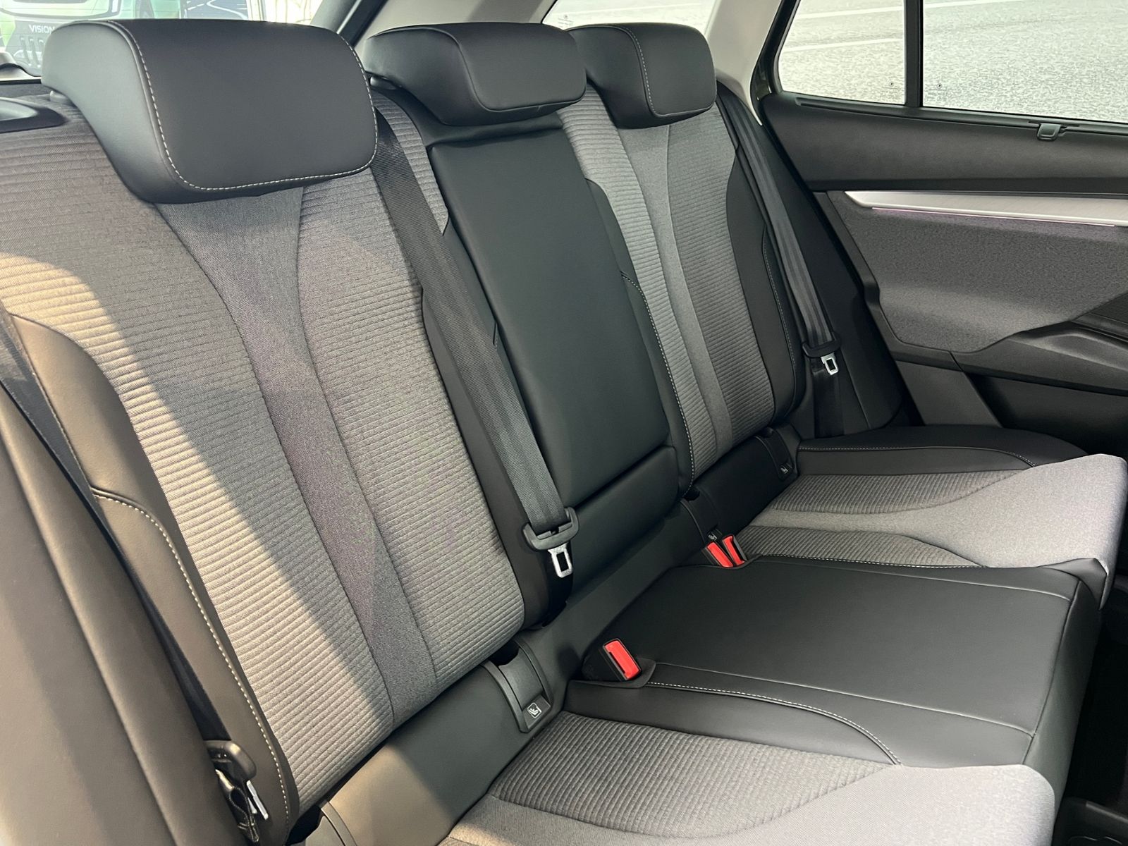 Fahrzeugabbildung SKODA Enyaq 60 *AHK, Matrix-LED, Smart Link, LM"-20*