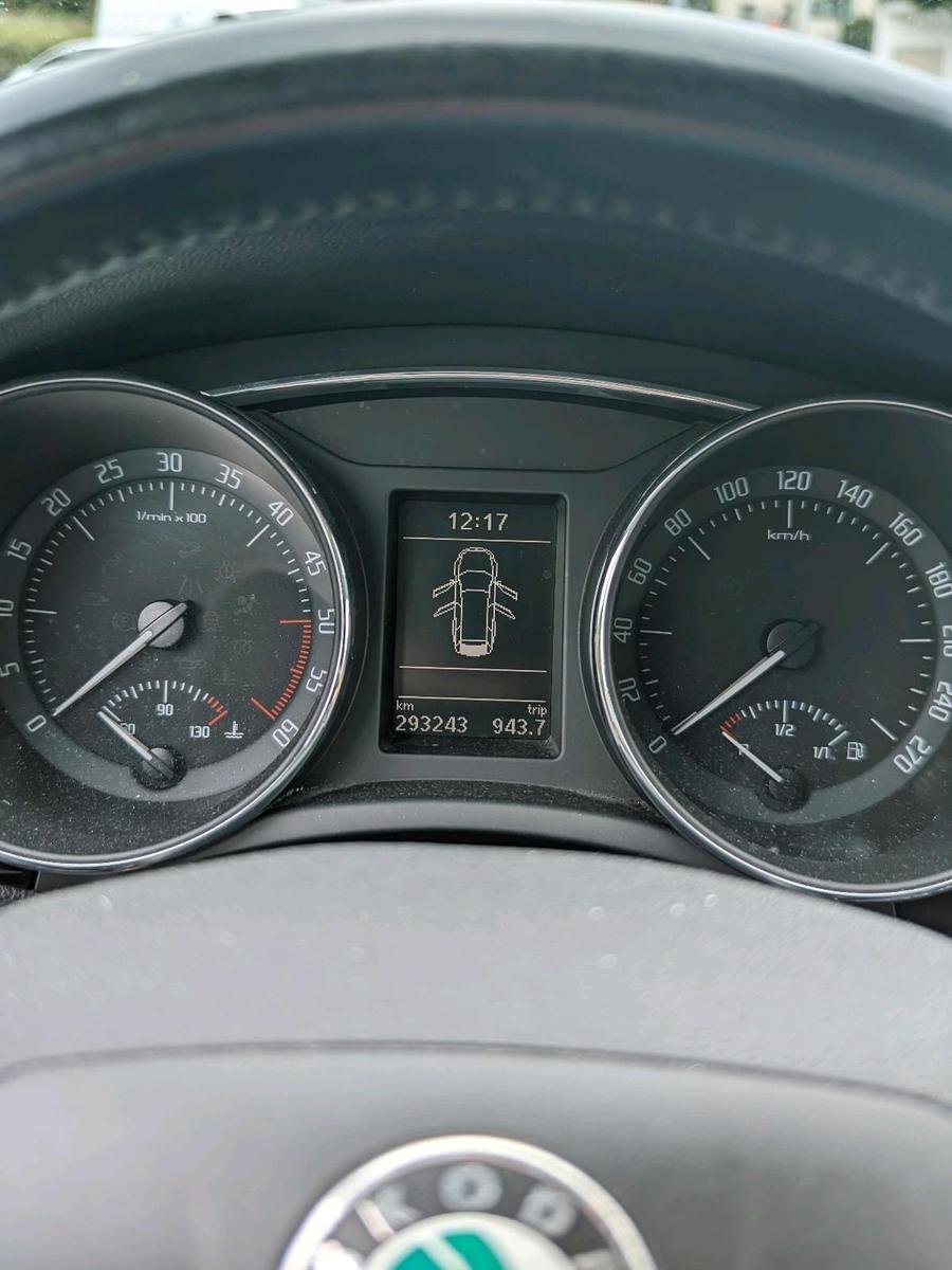 Skoda Superb 2012 — photo 15