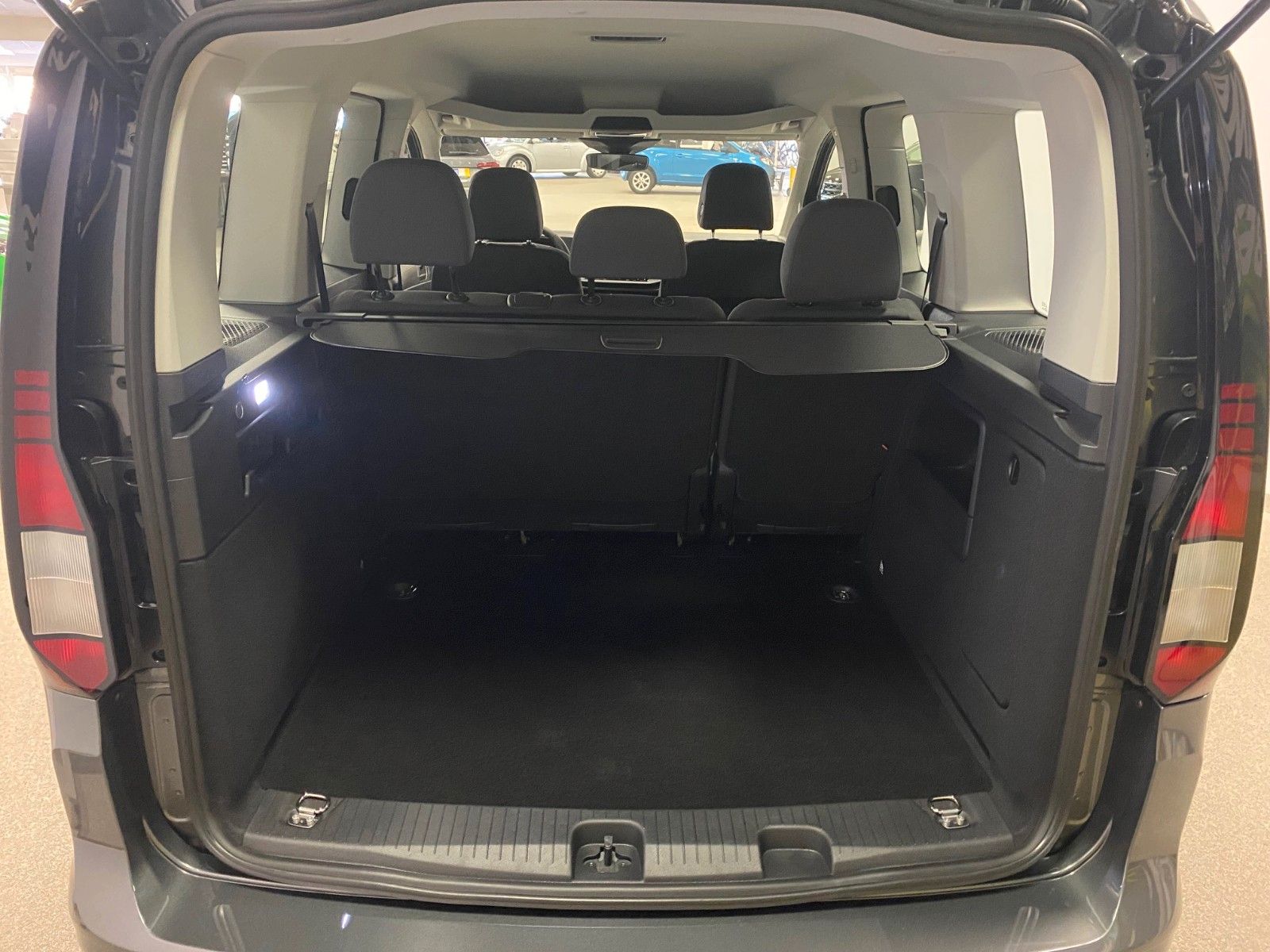 Fahrzeugabbildung Volkswagen Caddy 1.5 TSI Caddy+ACC+AHK+2x Schiebetür+1xHeck