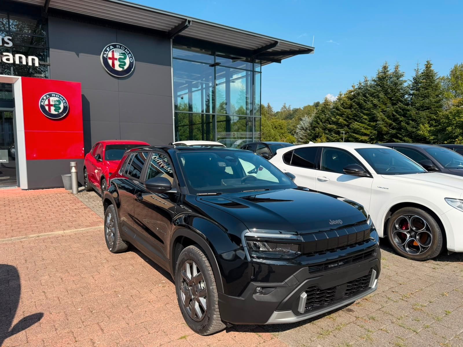 Fahrzeugabbildung Jeep Altitude MJ27 Facelift Winter Business Infotainm