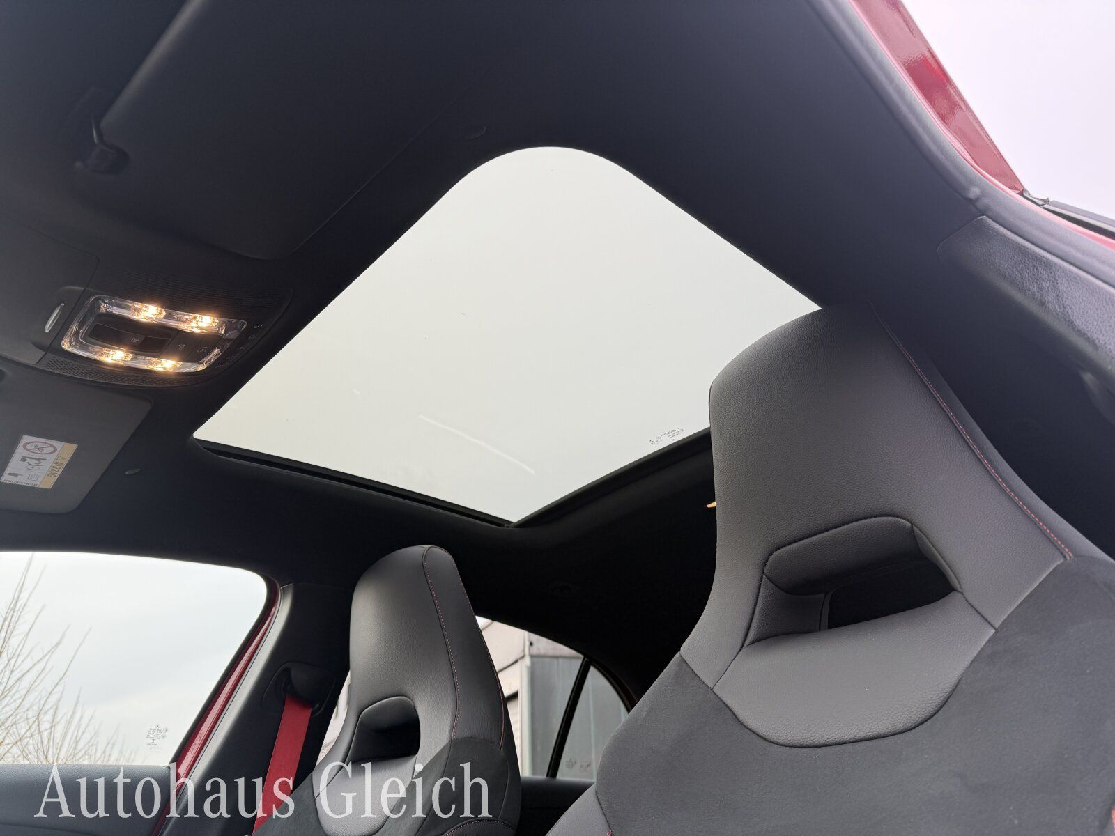 Fahrzeugabbildung Mercedes-Benz AMG A 35 4Matic (EURO 6d-TEMP) Navi/Pano.-Dach