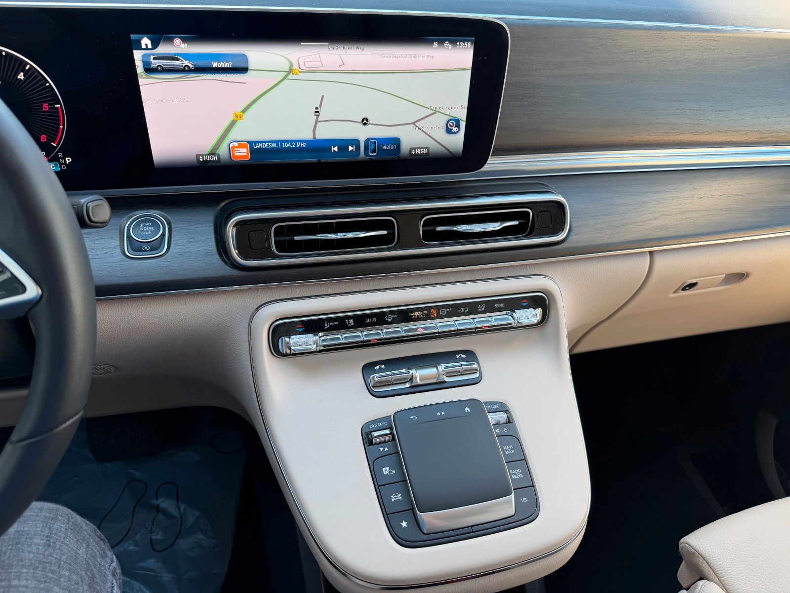 Fahrzeugabbildung Mercedes-Benz V 250 d AVA DISTRONIC AHK2,5to elektr Türen 360