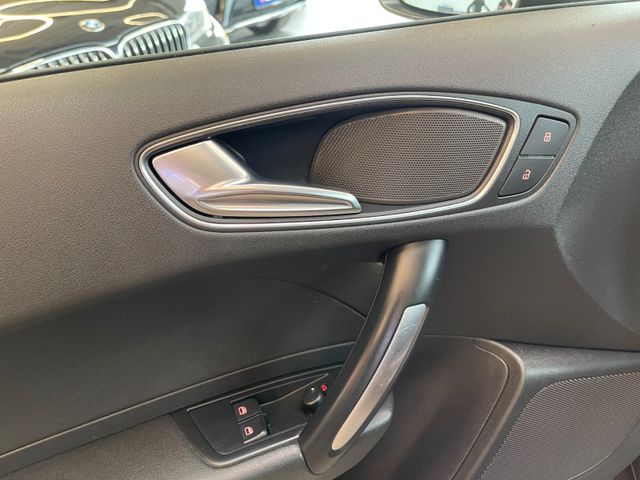 Audi A1 ambition *BI-XENON*PDC*KLIMAAUT*SZHZ*ALU*