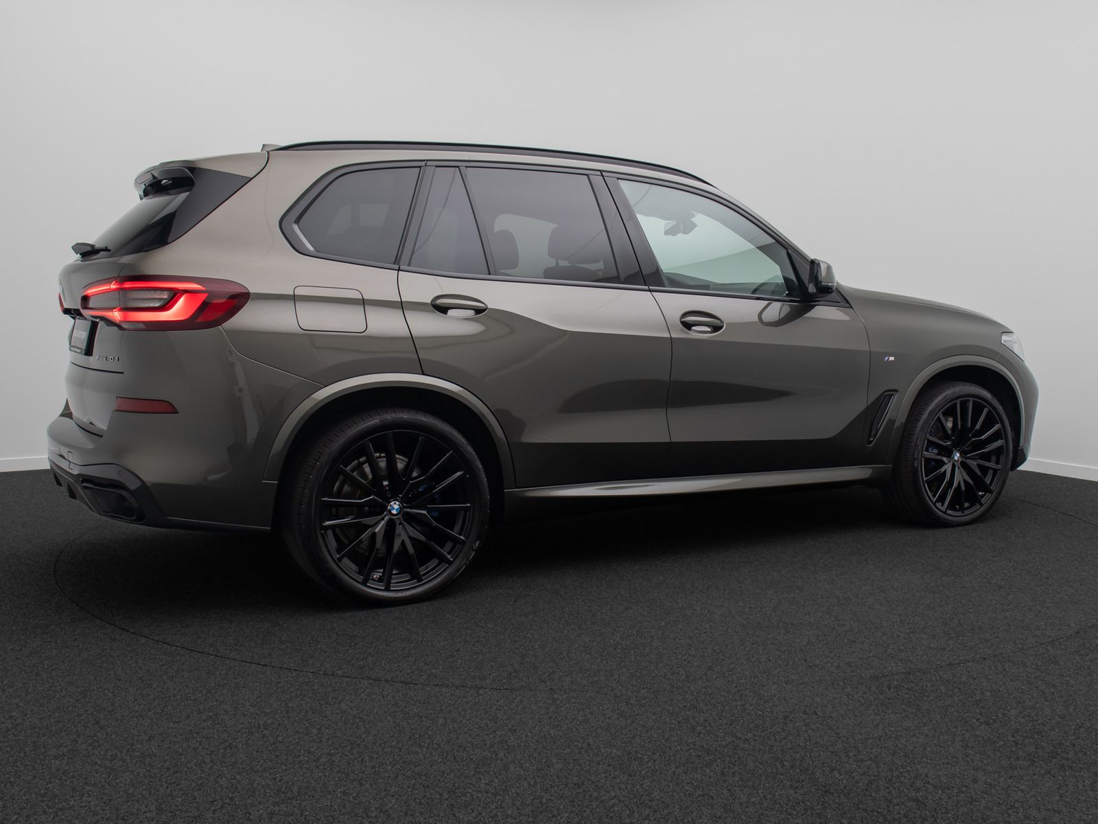 Fahrzeugabbildung BMW X5 xD40d M Sport AHK 360&deg; H/K Panorama Laser 22"
