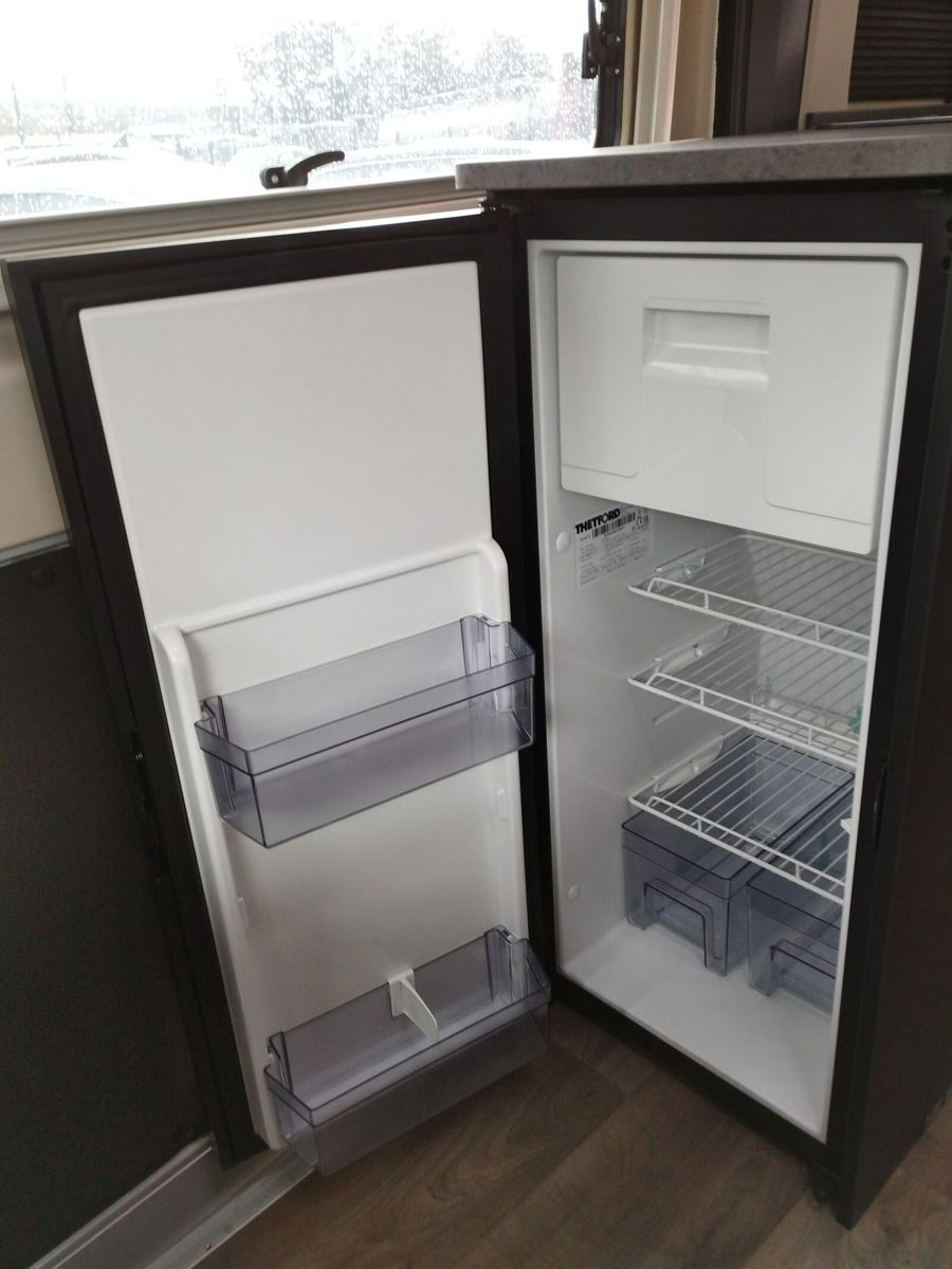 Fahrzeugabbildung Sunlight Adventure Cliff 640 Automatik, Dörr Edition, LTE