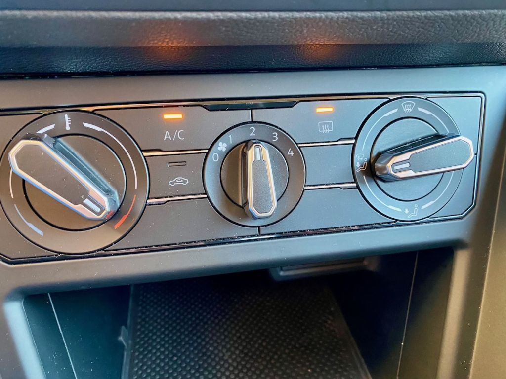 Fahrzeugabbildung Volkswagen Polo 1.0 TSI OPF Life KLIMA LED GZJR NAVI DAB+