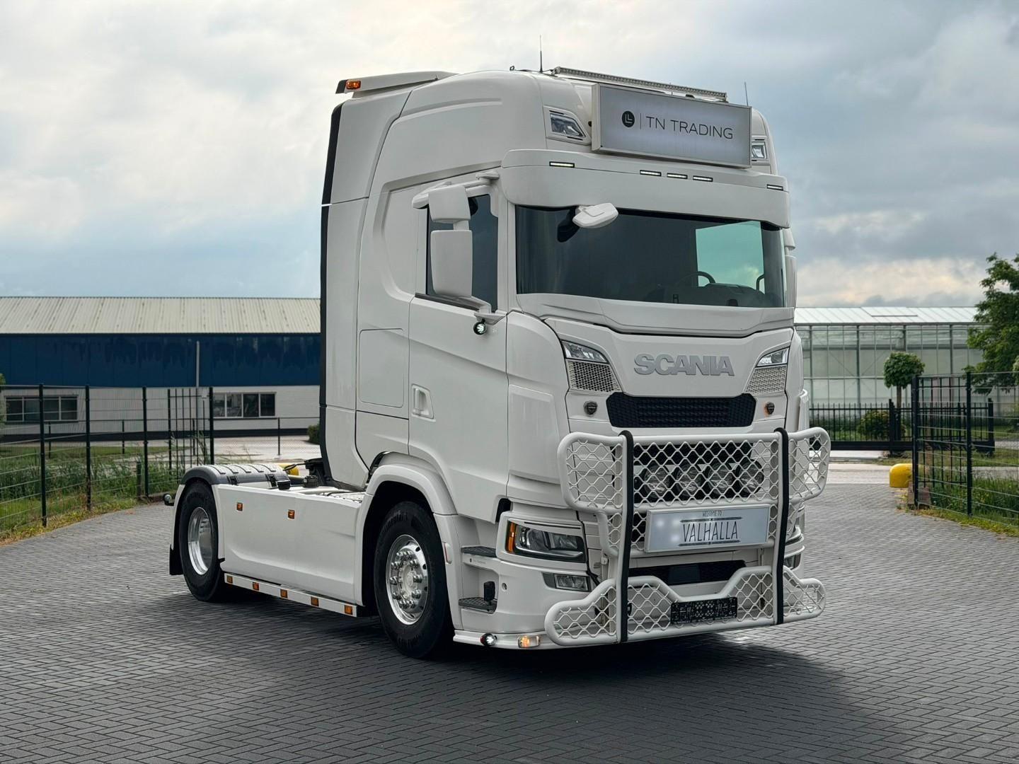 Scania S500 Showtruck, 9-Tonnen-Vorderachse, Nebenantri